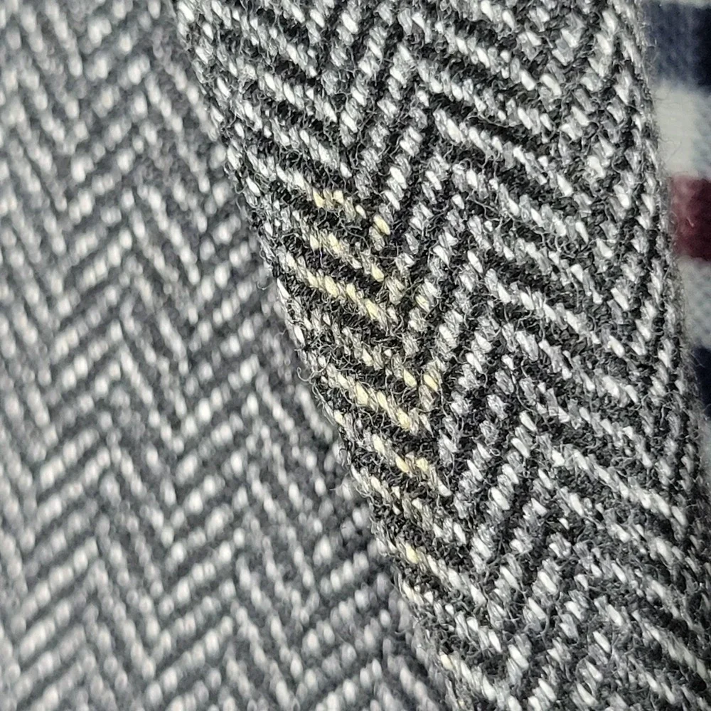 Michael Kors Men's Sport Coat Blazer Two Button Gray‎ herringbone Poly Blend 42R